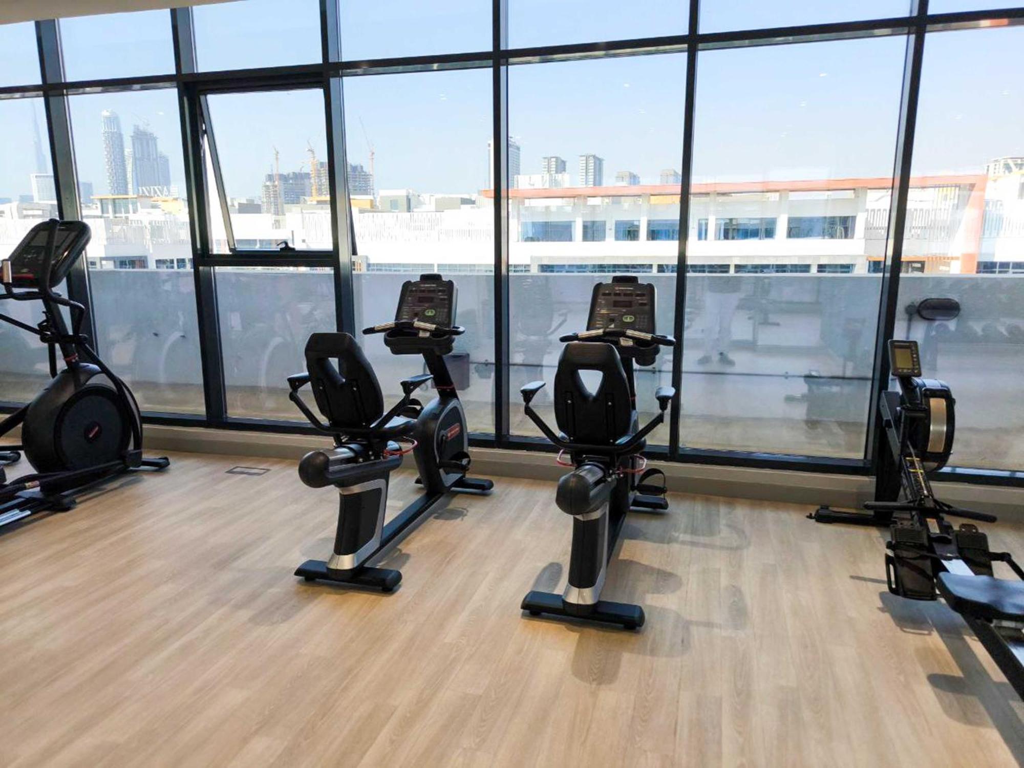 10 Mins From Downtown Pool Gym Large Terrace *