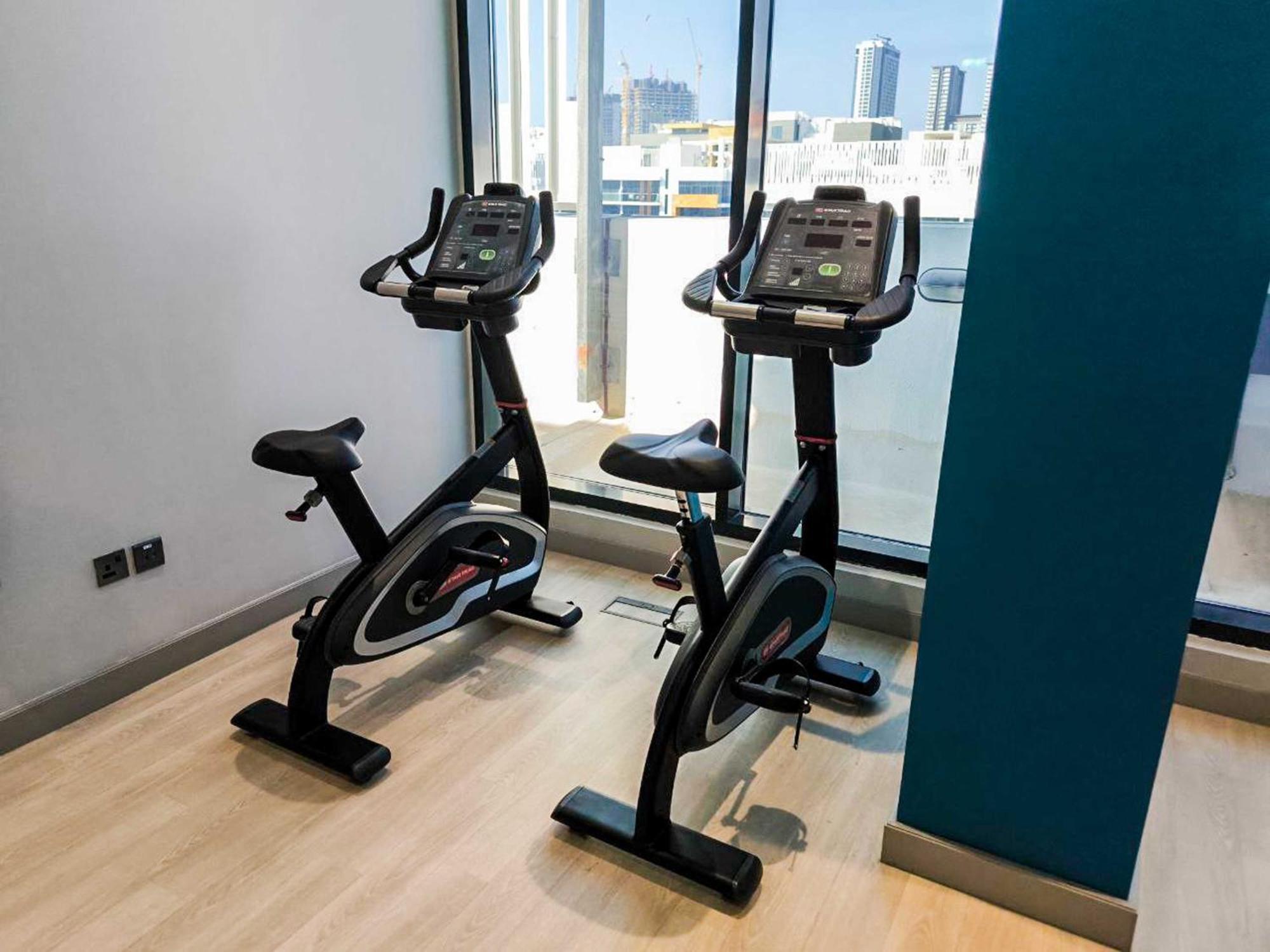 10 Mins From Downtown Pool Gym Large Terrace *